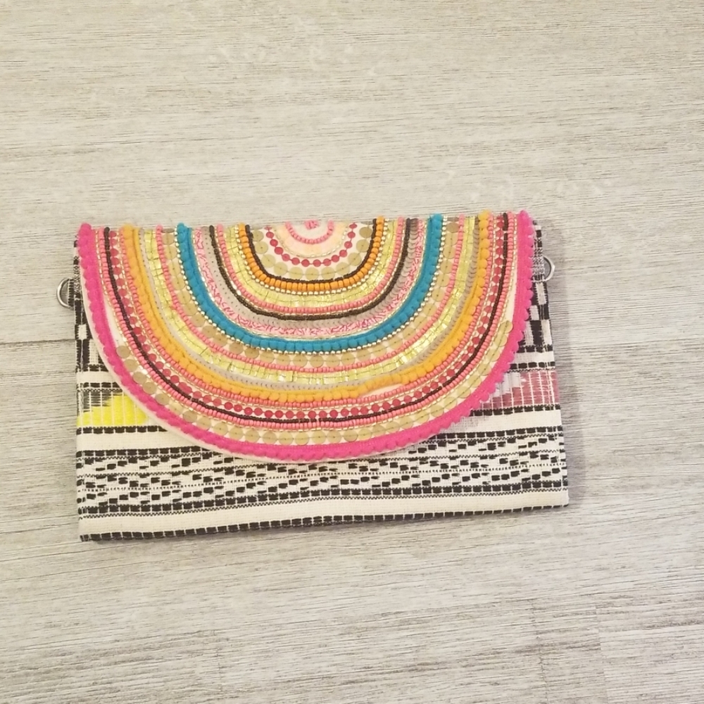 Beaded  clutch